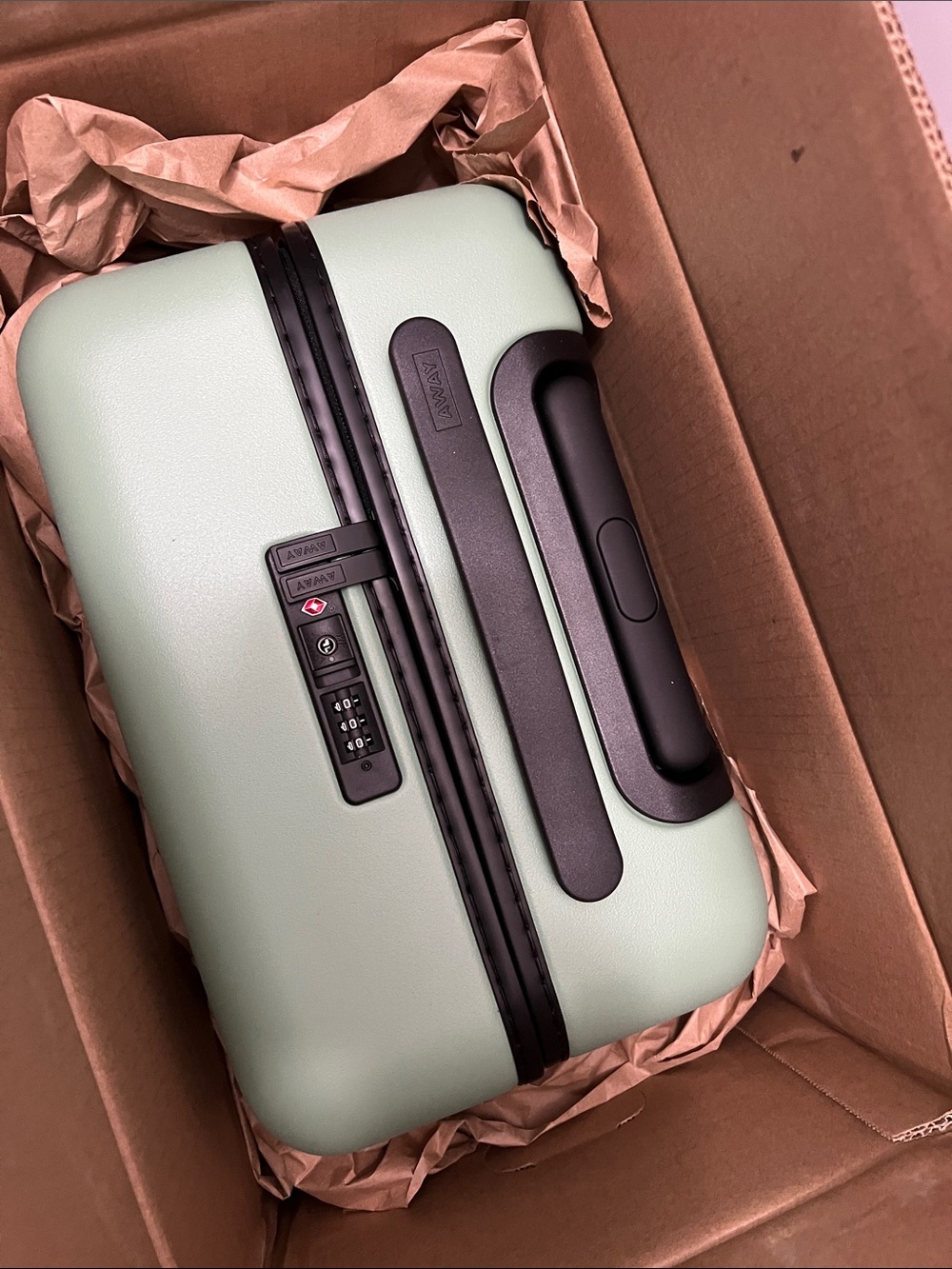 Away Carry-On Luggage - 22-Inch Sea Green Hardside Suitcase -NEVER USED - Picture 1 of 13